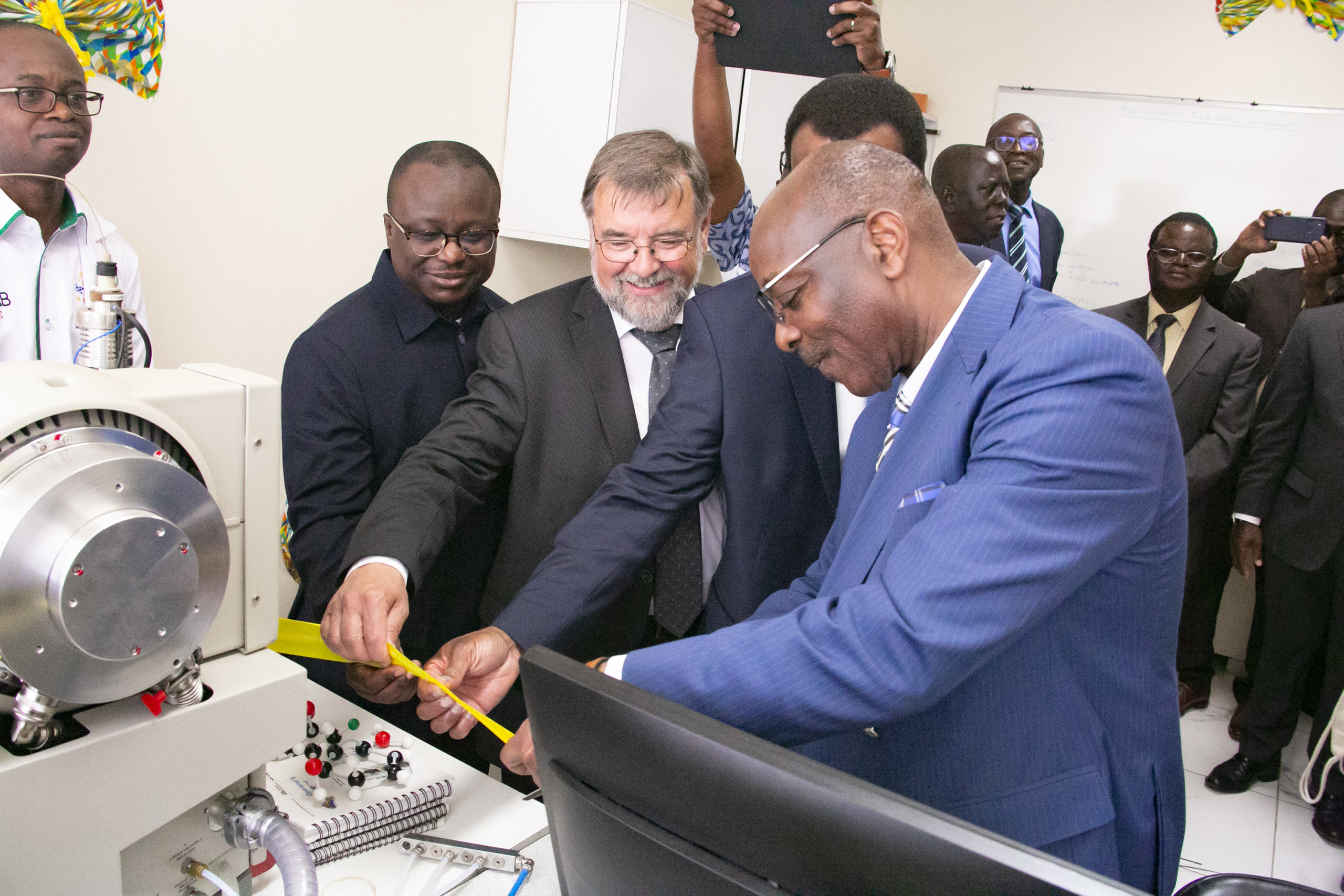 School-business partnership: INP-HB receives state-of-the-art laboratory equipment.